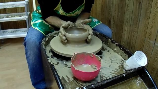 Чашка на гончарном круге.