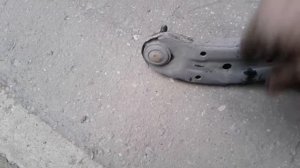 менять сайленблоки или же весь рычаг в сборе.mp4