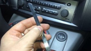 Как вытащить магнитолу carminant renault / быстро извлечь магнитолу Рено ? / Автофактор