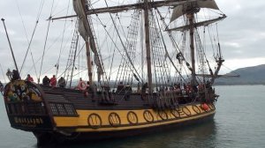 Фрегат "Штандарт" - отваливаем от пирса под парусами