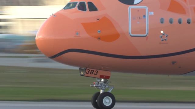 AIRBUS A380 vs. AIRBUS A380 - BLUE vs ORANGE Turtle - Which one do you like more? (4k) смотреть онлайн