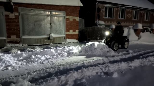 Подтверждаем преимущество отвала по сравнению с ковшом, при чистке снега минипогрузчиком смотреть онлайн