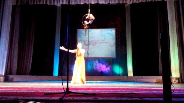 Гудыма Ольга. "Мечтай" на сцені Херсонського драмтеатру. Випускний ФТЛ 01.06.14р.VID 20140601 22152 смотреть онлайн