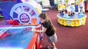 СКОЛЬКО ТИКЕТОВ ВЫИГРАЛИ ДЕВОЧКИ???Детская игровая комната #2//