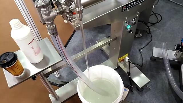 Liquid Filling Machine, Автоматическая, Полу-автоматическая разливочная машина смотреть онлайн