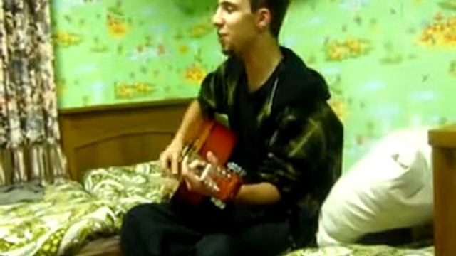 Сережа на гитаре.flv