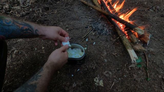 Лагерь в лесу.День первый.Начало стройки.Бушкрафт.Готовлю в армейском котелке