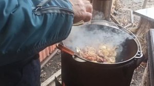 КАША ПЕРЛОВАЯ СО СВИНИНОЙ В КАЗАНЕ НА КОСТРЕ ПЛОВ ИЗ ПЕРЛОВКИ #130