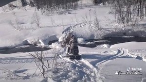 Через реку. Снегоход буран