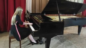 музыка из к/ф "17 мгновений весны" исполняет Захарченко Ульяна, 13лет