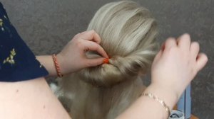 Низкий пучок с ребрышками / Уроки причесок
