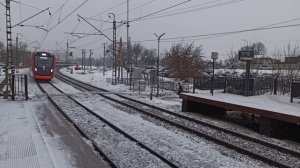 Москва зима|ЭГ2Тв Иволга Лобня - Одинцово прибывает на пассажирскую станцию Водники МЦД