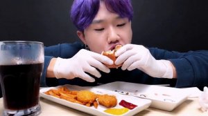 МУКБАНГ НОВЫЙ МЕНЮ ОТ MOM'S TOUCH "REAL BEEF BURGER" MUKBANG