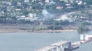 Кадры нанесения ударов под Антоновский мост, куда противник продолжает пытаться высадить десант.