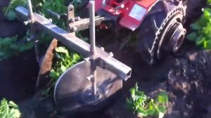 Окучиваем картошку мотоблоком "АГАТ"