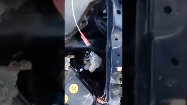 Как извлечь лампочку габарита,упавшую в фару! смотреть онлайн