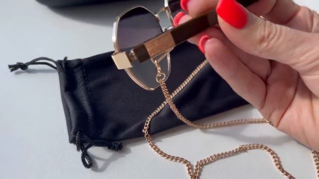 Солнцезащитные очки с цепочкой смотреть онлайн