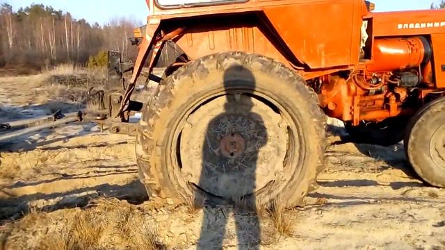 Т-25 пригруз з піском！ Помаленьку, але тягне！ смотреть онлайн