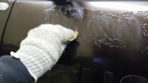 Удаляем остатки клея от Наклейки.