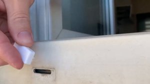 Замена водоотводящих заглушек на пвх окнах за 2 минуты