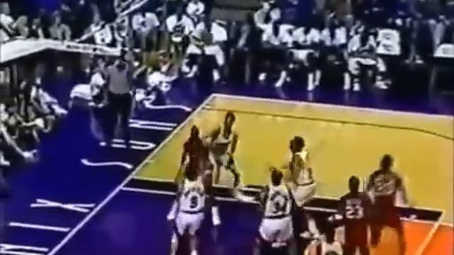 Manute Bol's Six 3-Point Half смотреть онлайн
