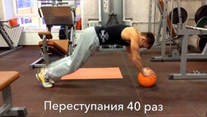5 эффективных упражнений на пресс с мячом