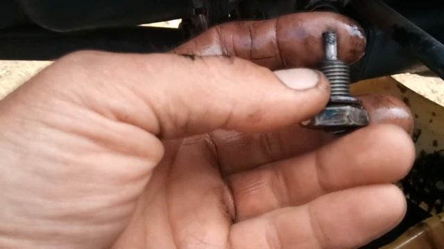 Минитрактор. Замена масла в двигателе Куботы B6000. смотреть онлайн