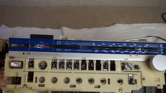 Тех. уголок Винтика и Шпунтика. Ремонт Sharp GF-767: ось кармана, регуляторы звука, подсветка шкалы смотреть онлайн