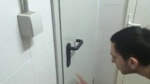 Ломаем замок двери(насмотрелись видео)
