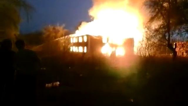 Горит барак на Мельничной (Омск) смотреть онлайн