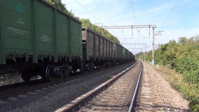 Электровозы ВЛ80С-2446 и ВЛ80С-2071 с грузовым поездом смотреть онлайн