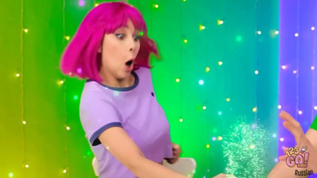 ЧЕЛЛЕНДЖ: ВЕЩИ И ЛАКОМСТВА ОДНОГО ЦВЕТА! || ТАЙНАЯ КОМНАТА ПОД КРОВАТЬЮ С 123 GO! FOOD смотреть онлайн