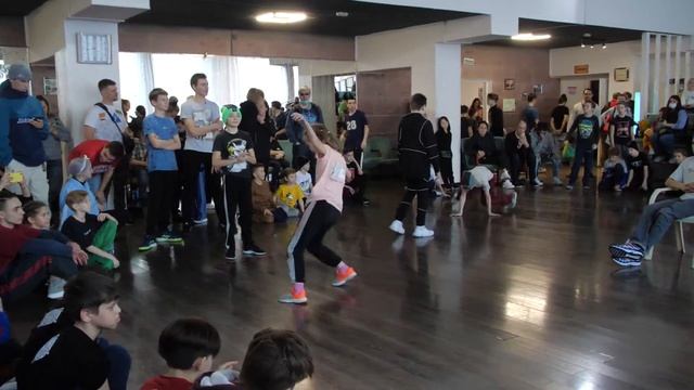 отбор до 2 лет bgirl Котенок vs Савельев Артем - "ALL OPTION" break dance battle смотреть онлайн