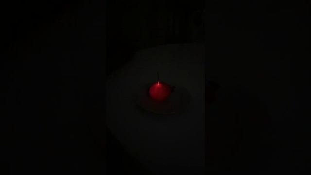 Это работает??? Сложно было найти бенгальские огни в апреле, но это круто #мандарин #эксперимент смотреть онлайн