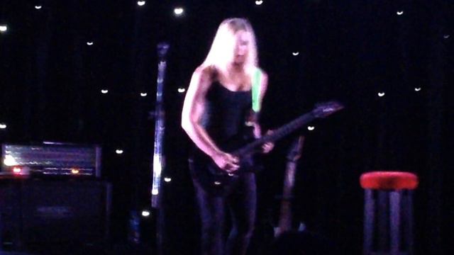 Nita Strauss - Aces High (Ibanez Clinic) (Argentina - Samsung Studio 2015) смотреть онлайн