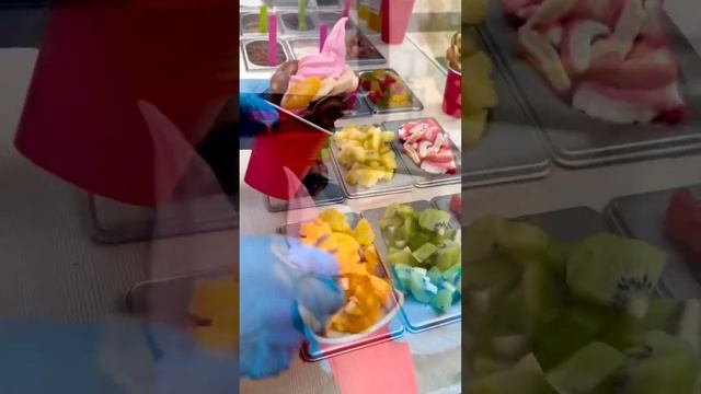 Пышные вафли с мороженым и ягодными топингами из Coffee and Waffle Bar?