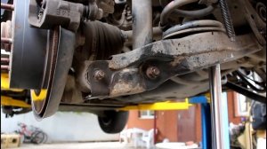 Замена развальных болтов на задней подвеске  Mitsubishi Pajero 2008 Мицубиси Паджеро 3,2 литра
