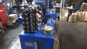 Гидростанция для работы нескольких гидроцилиндров. Какие параметры у маслостанции с гидроцилиндрами