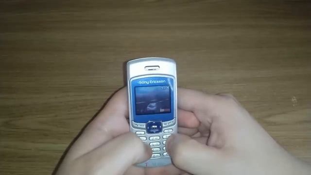 Sony Ericsson t230i. Так выглядел бюджетник за 100$ в 2003 году. смотреть онлайн