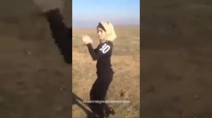 хиджабе танцует папито ???