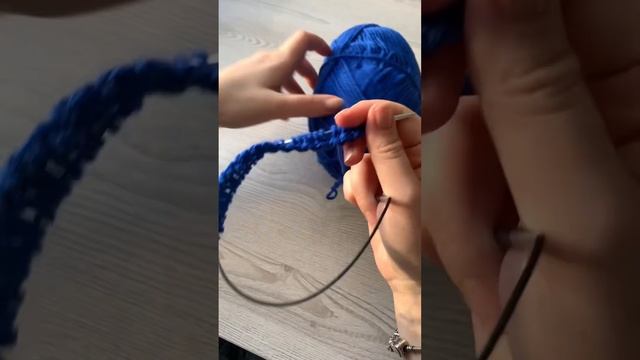 Трендовый шарфик за пару вечеров. Красивый, теплый, стильный шарф спицами из полушерсти. смотреть онлайн