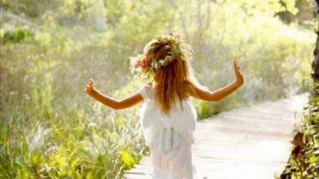 Радуйтесь жизни она одна. Цени жизнь. Стихи живите любите и радуйтесь жизни. Радуйся жизни цитаты. Радуйтесь жизни стихи.