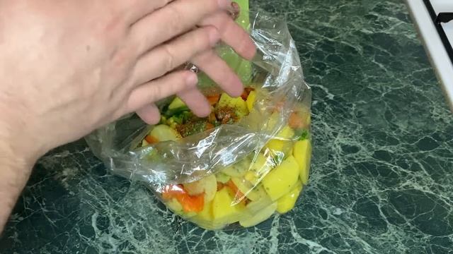 Бараньи ребрышки в духовке с картошкой и овощами в рукаве