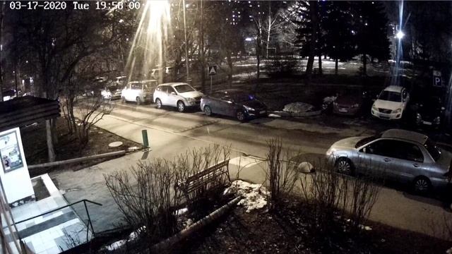 Москва Ясенево уютная камера во дворе со звуком. Live ptz.
