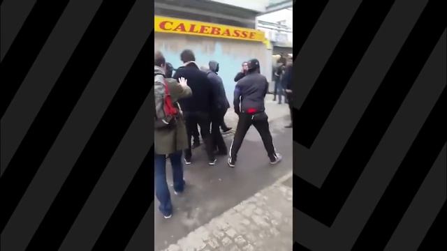 Agression de Bernard de La Villardière par des racailles à Sevran смотреть онлайн