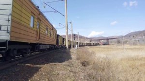 Тепловоз 2ТЭ10МК-0945 с хозяйственным поездом.