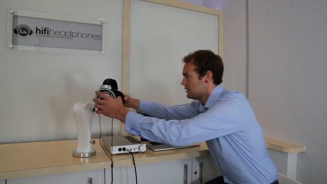 Sennheiser HD800 and HDVD800 Review by HiFiHeadphones.co.uk смотреть онлайн