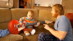 Ребенок играет на гитаре! Guitar Baby