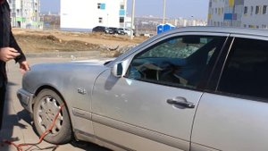 Как открыть 210й Мерседес когда сел аккумулятор и неподходит ключ