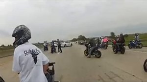 Мотоциклист удрал от мусоров !